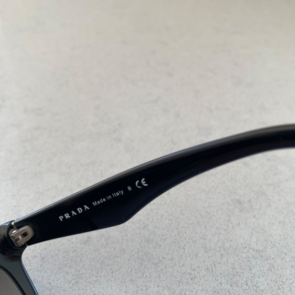 Prada sunglasses - Picture 2 of 6